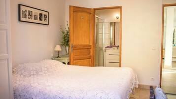 6 chambres, bureau, Wi-Fi, draps fournis