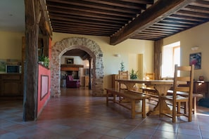Dining - Farmhouse for 15 people, swimming pool, SPA, billiards, air conditioning (Luzy)