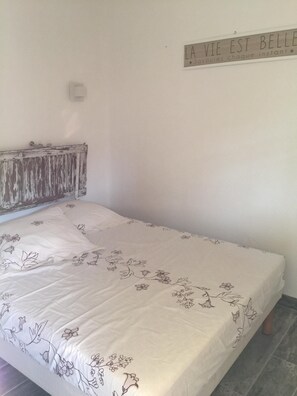 2 dormitorios, tabla de planchar con plancha, wifi gratis y ropa de cama