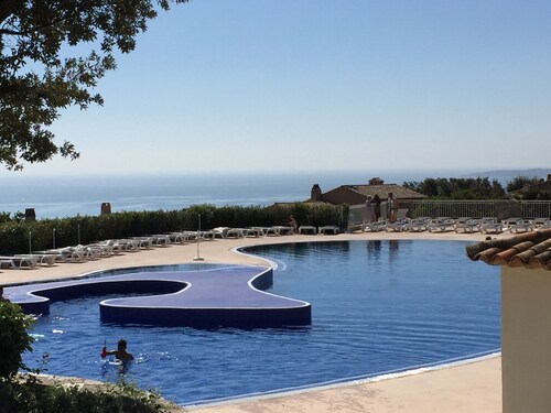 Le Hameau Belle Terrasse Magnifique Vue Mer free wifi and air conditioning.