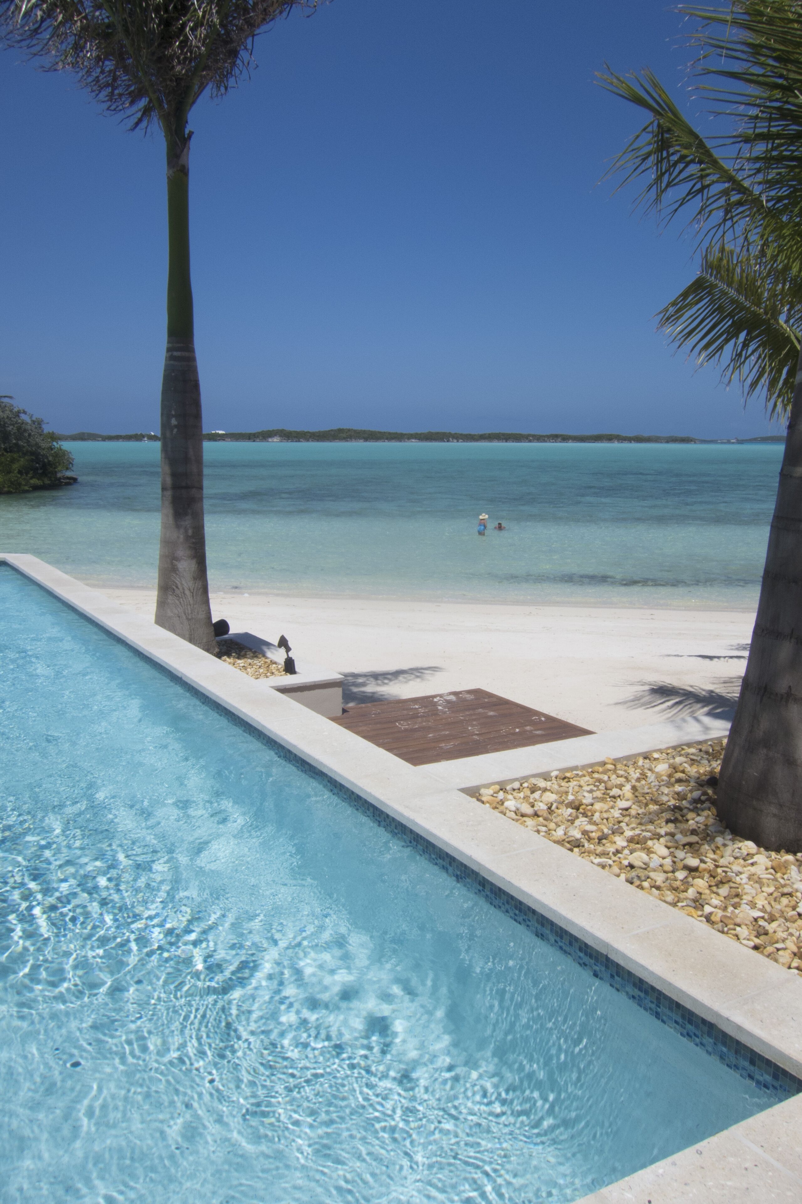 Plage, chaises longues, serviettes de plage