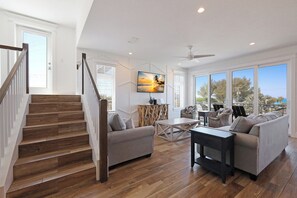 Fernseher, Tischtennisplatte