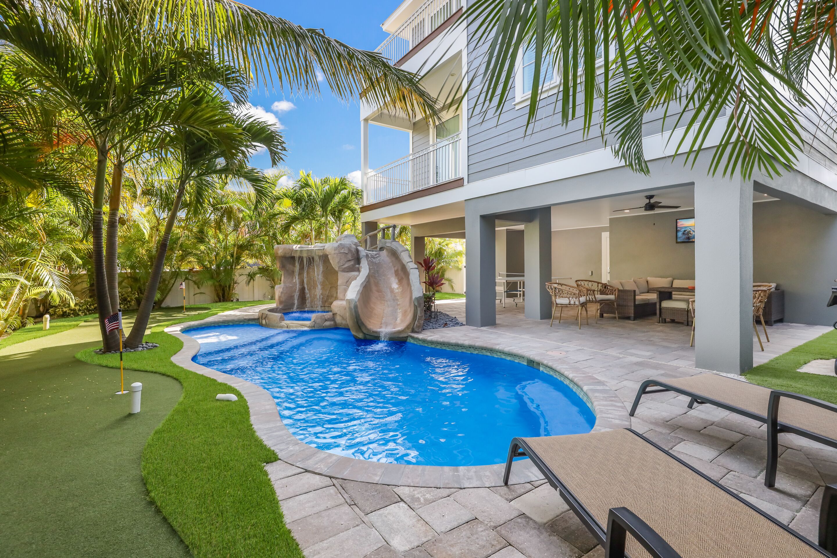 Een verwarmd zwembad