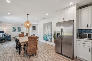 Interior - Experience Island Life! Great private Pool and Spa (Holmes Beach)