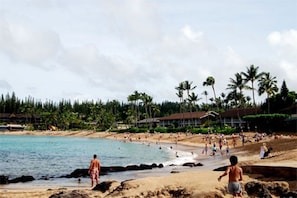 沙滩椅、沙滩毛巾