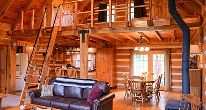 Beautiful 12 acre retreat with game room - great for families!