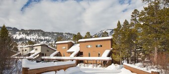 新鮮なインテリア、アスペンの絶好のロケーション