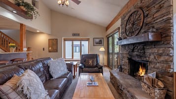 Smart TV, fireplace, stereo