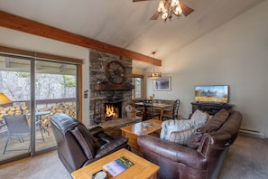 Smart TV, fireplace, stereo - Fresh interior, excellent location in Aspens (Wilson)