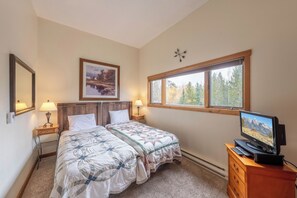 2 soverom, strykejern/-brett, wi-fi og sengetøy