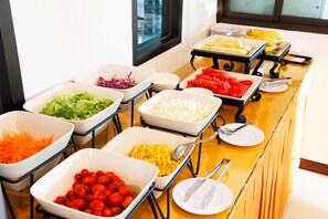 Desayuno buffet todos los días (con cargo) 