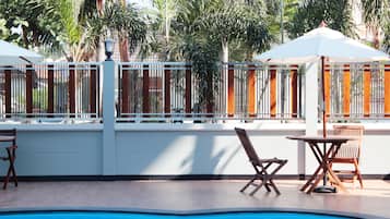 Kolam renang outdoor