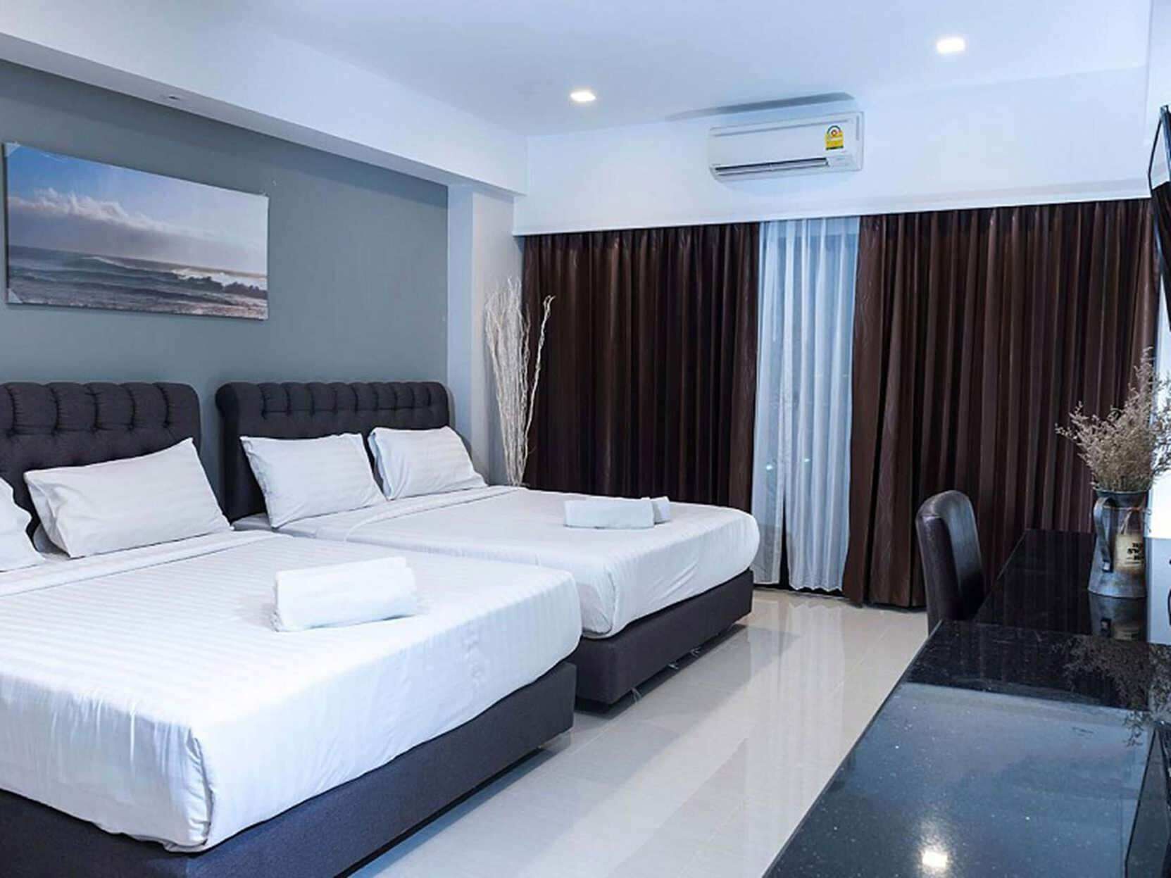 Egyptian cotton sheets, premium bedding, minibar, in-room safe