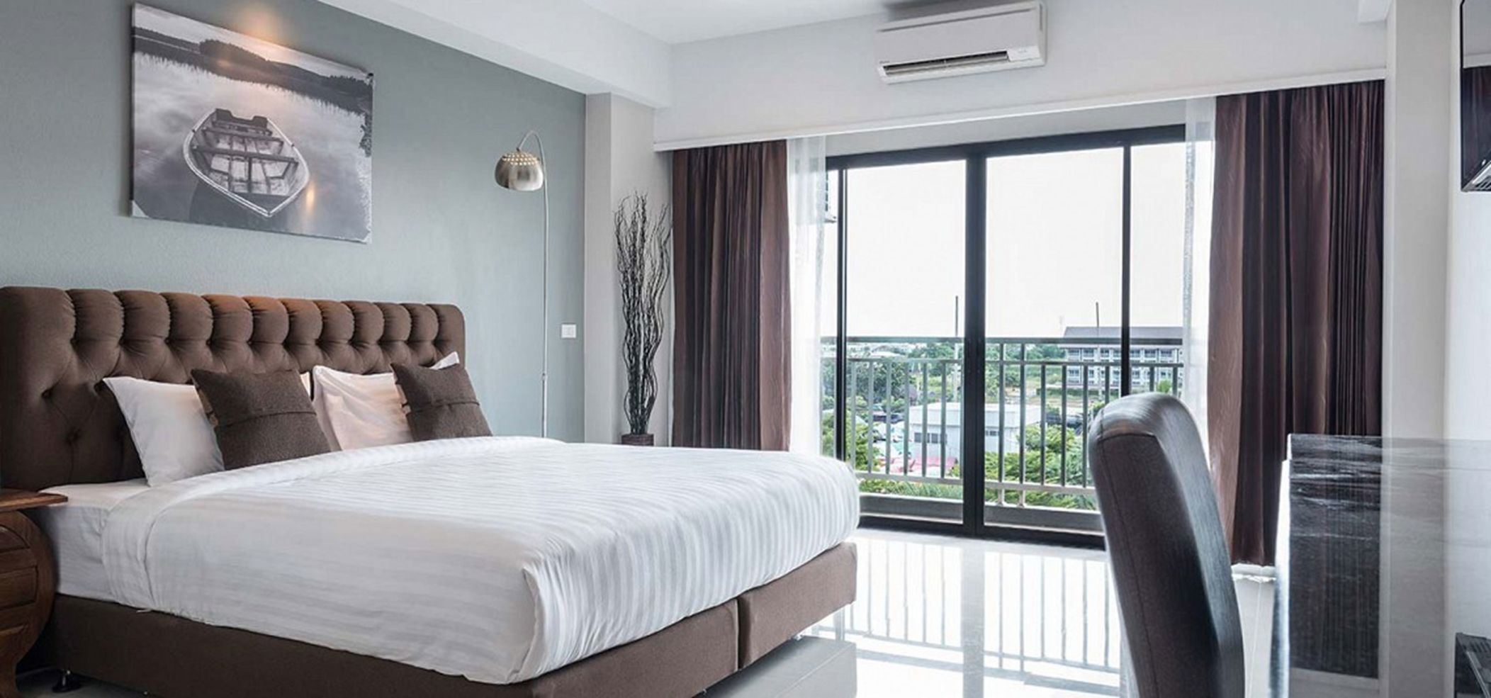 Sengetøy i egyptisk bomull, sengetøy av topp kvalitet og minibar