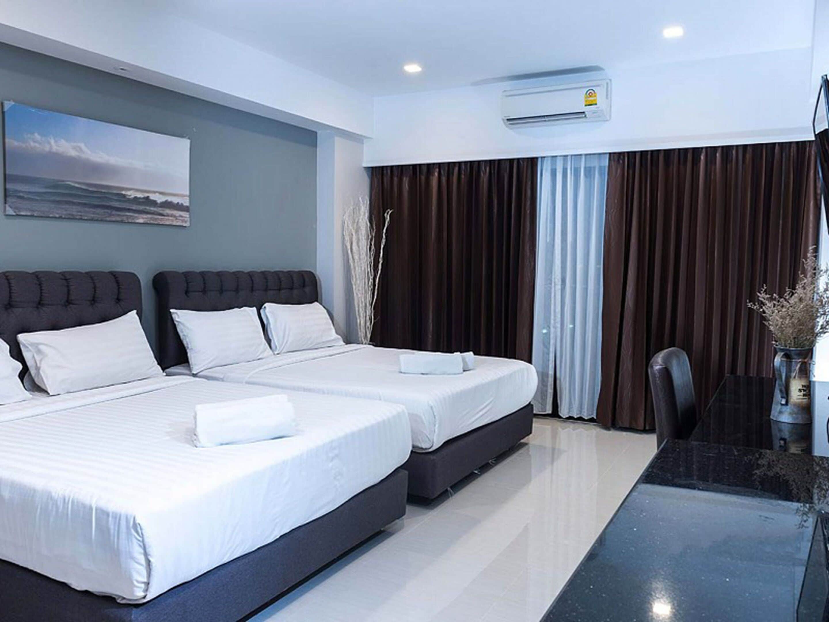 Egyptian cotton sheets, premium bedding, minibar, in-room safe