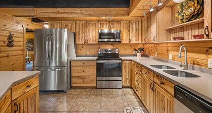 Eristäytynyt ~ 4 kilometri�� Parks ~ Hot Tub ~ 3 Suuri kannet ~ Seuraava viikonloppuhinta alennettu