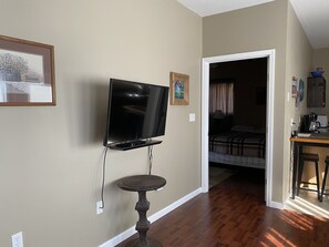 2 bedrooms, WiFi, bed sheets, wheelchair access