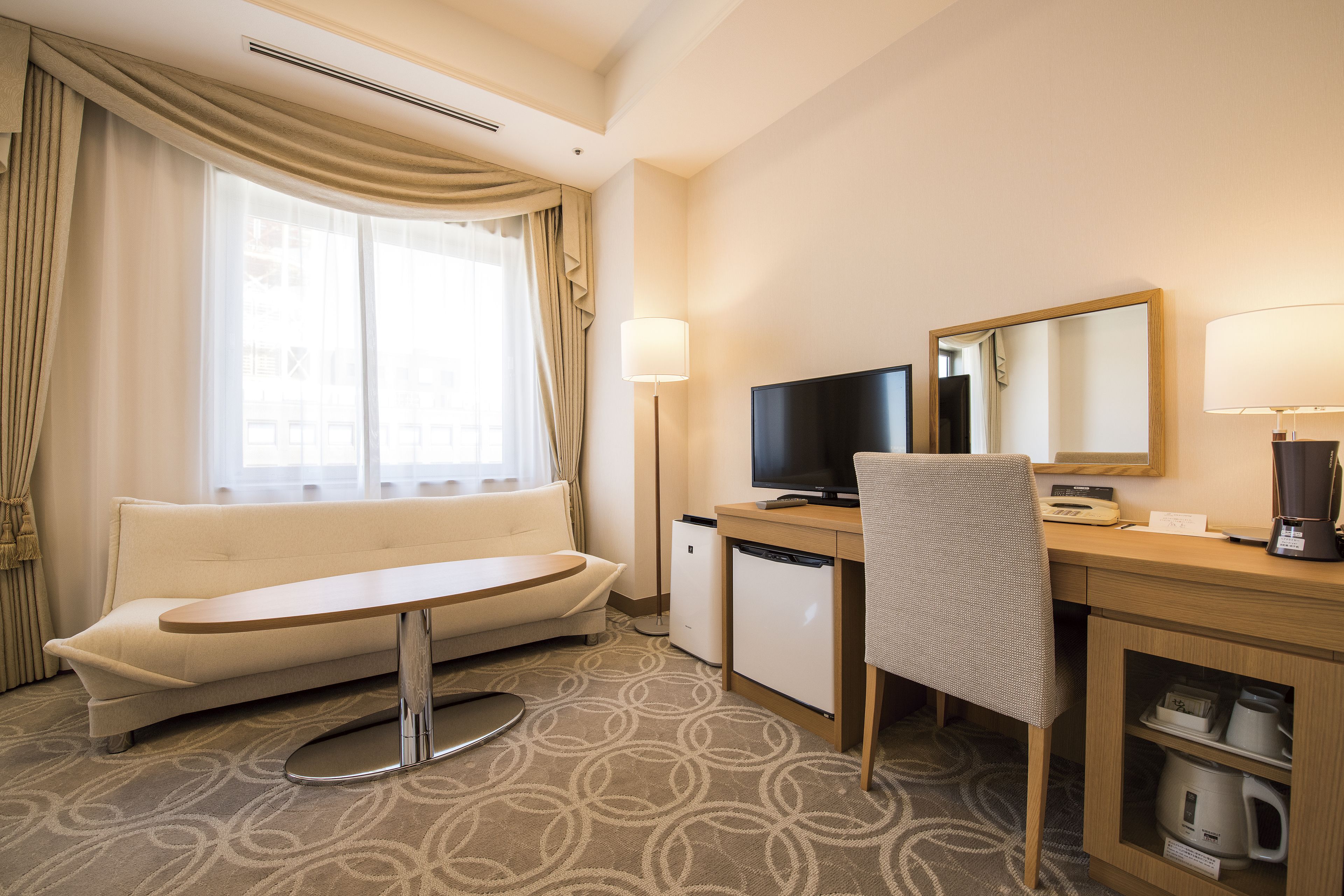 deluxe twin room | desk, free wifi, bed sheets