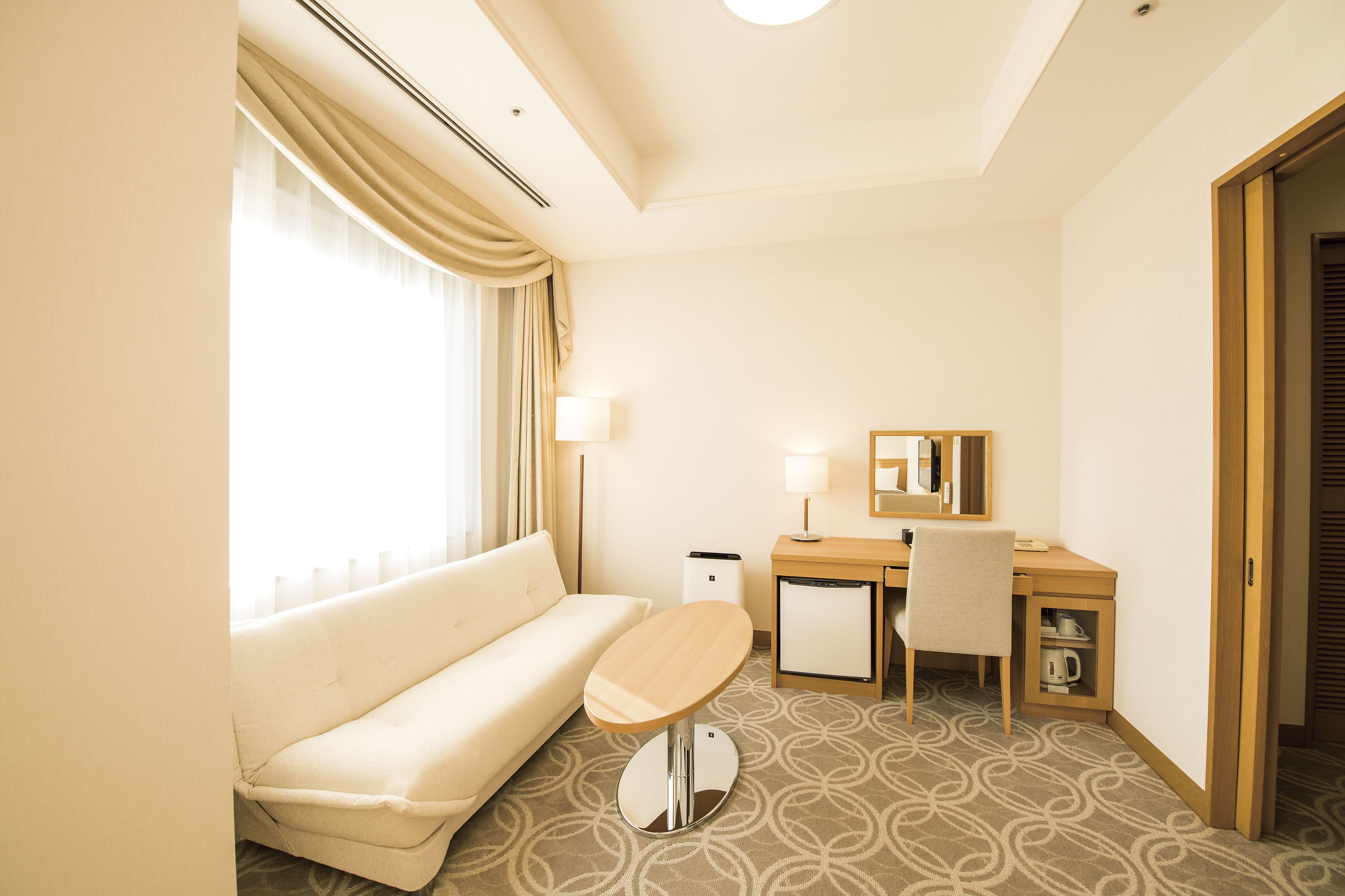 deluxe twin room | desk, free wifi, bed sheets