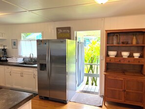 Fridge, microwave, oven, stovetop - Best Location! Beachy 3 BR Home, 4 miles to Ho'okipa, Permit #STPH2015/0006 (Haiku-Pauwela)