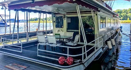 Wunderschönes 70 'Hausboot mit Partydeck auf dem Dach. DT Knox zu Fuß erreichbar