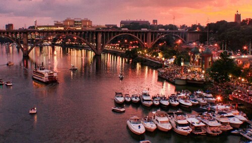 Upea 70-asuntolaiva katolla varustetulla juhlakannella kävelymatkan päässä DT Knoxista