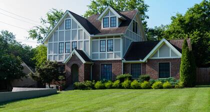 Luxury Stay walk to Vanderbilt, Music Row, West End, Belmont, Hillsboro Village