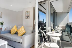 TV - The Fifth Serviced Apartments (Melbourne)