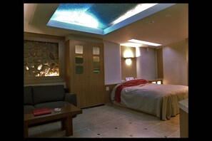 Deluxe-Zimmer (with Massage Chair)