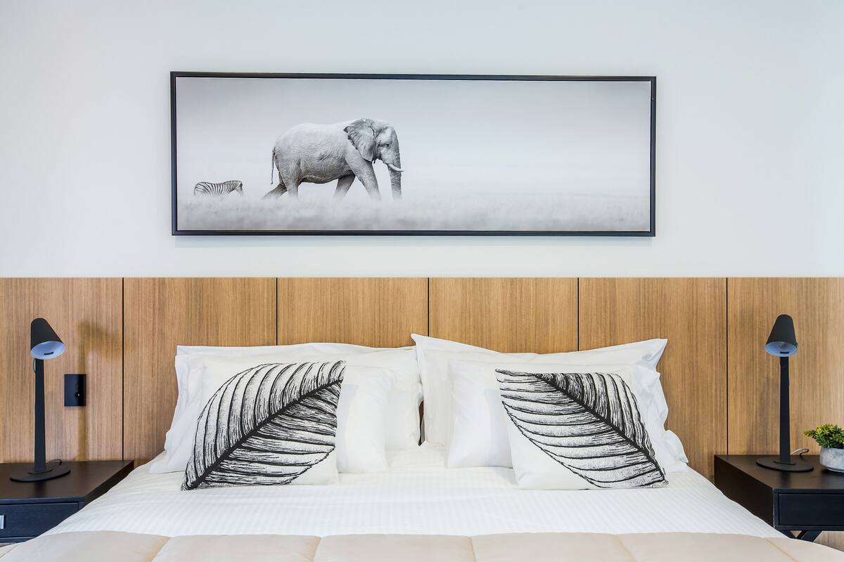 premium bedding, minibar, desk, soundproofing