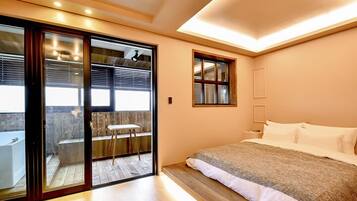 Double Room, Terrace (Netflix - Use personal account) | Individually decorated, desk, free WiFi, wheelchair access