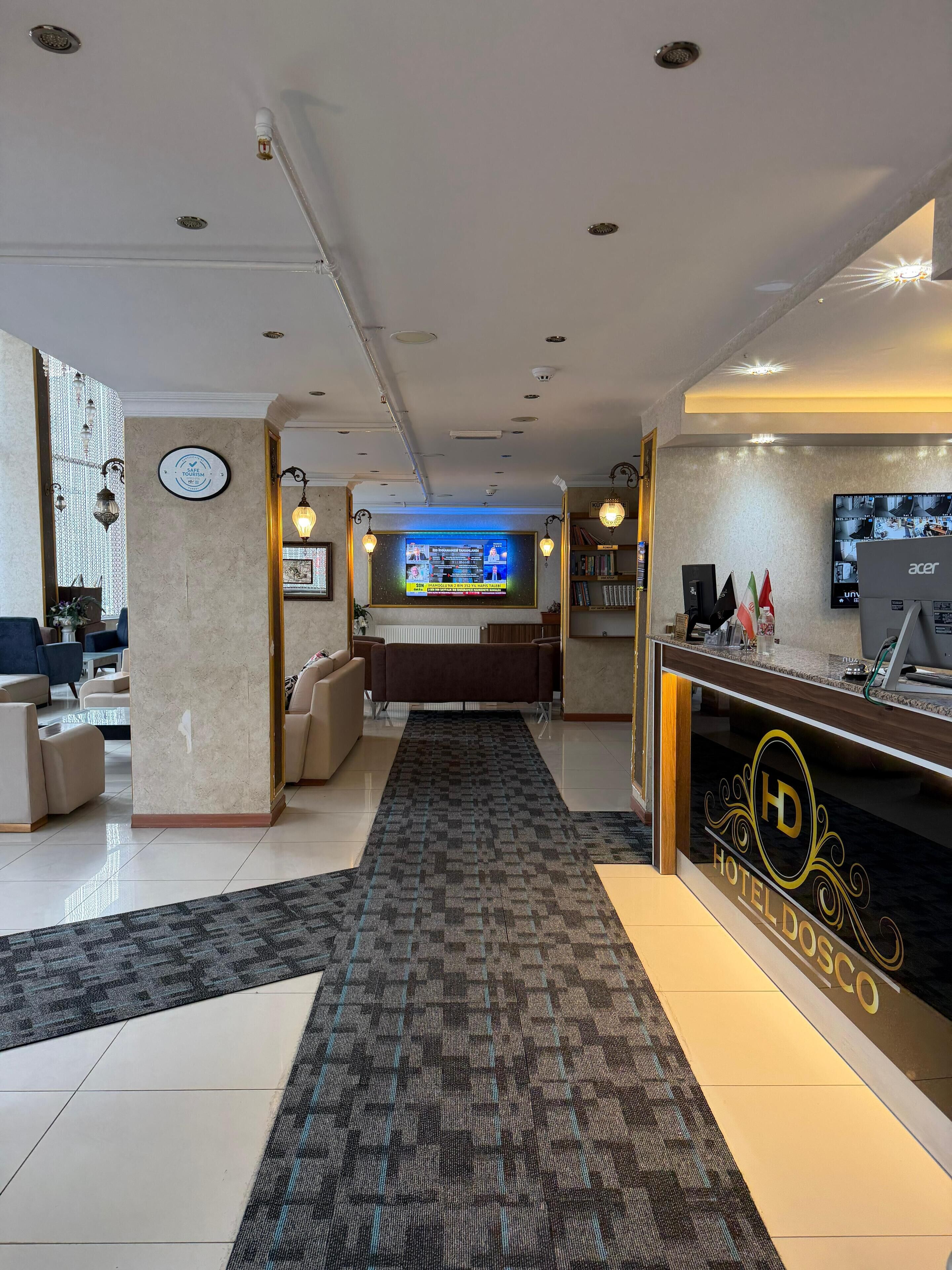 Standard Twin Room | In-room safe, desk, soundproofing, iron/ironing board