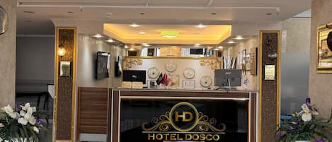 Standard Twin Room | 1 bedroom, in-room safe, desk, soundproofing