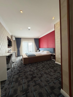 Dutxa, articles de tocador gratuïts, assecador de cabells i sabatilles