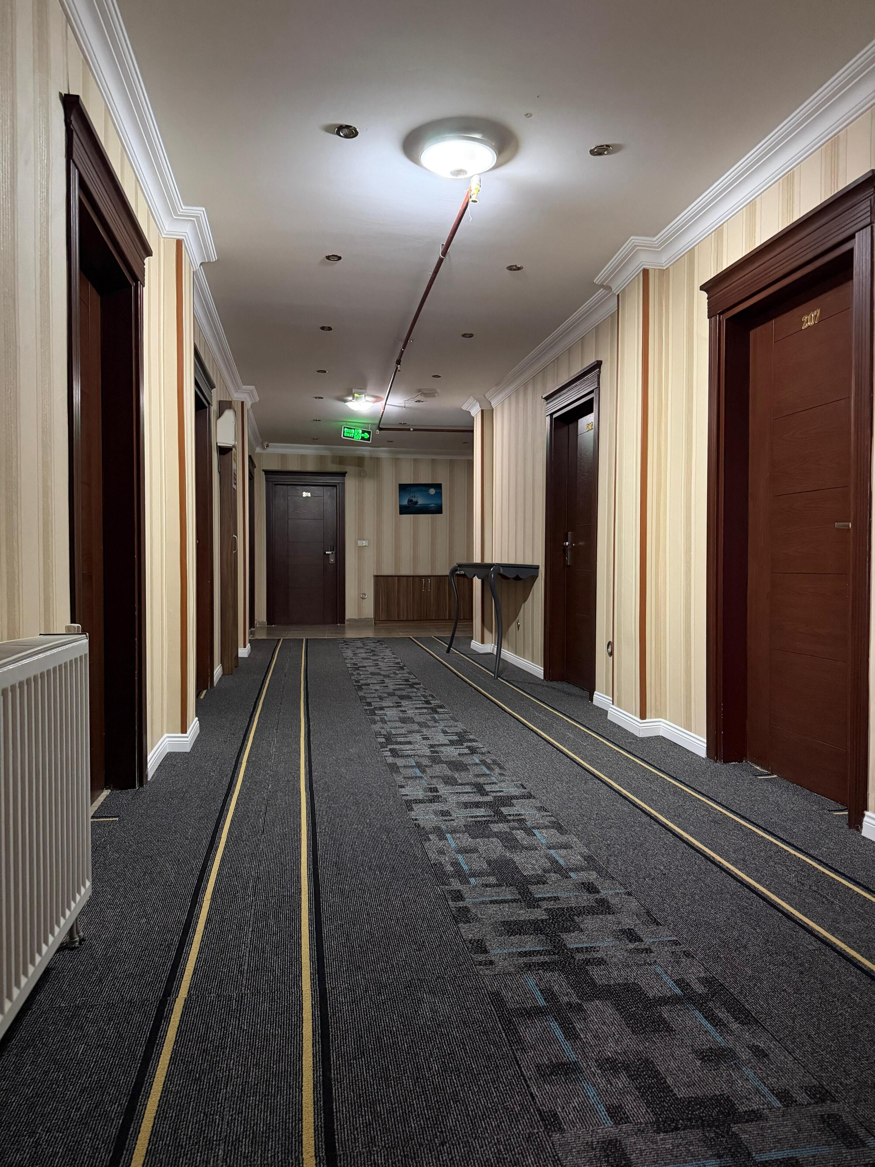 Single Room | In-room safe, desk, soundproofing, iron/ironing board