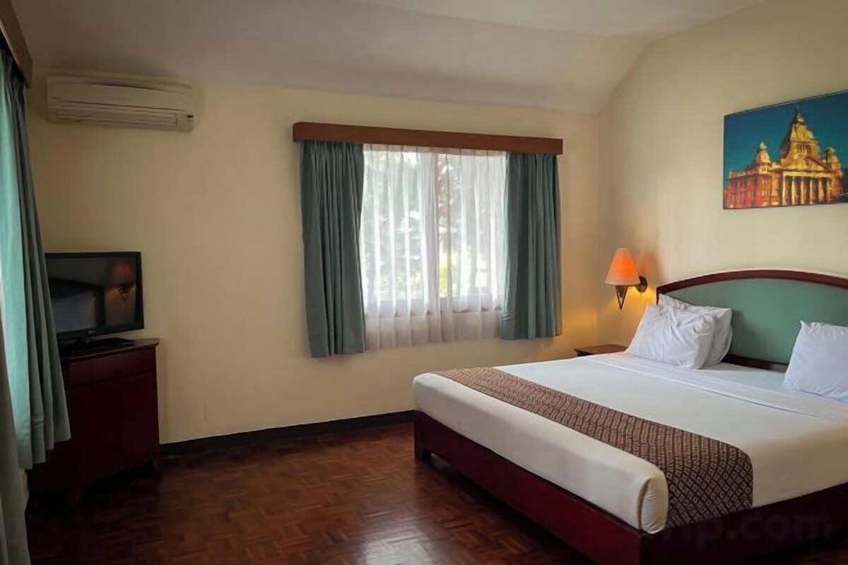 In-room safe, desk, laptop workspace, blackout drapes