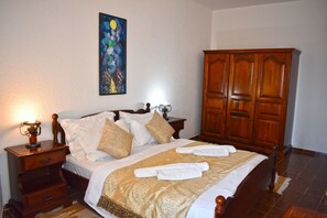 อพาร์ทเมนท์, 1 ห้องนอน, วิวทะเล | เครื่องนอนป้องกันสารก่อภูมิแพ้, ผ้านวมขนเป็ด, มินิบาร์, โต๊ะทำงาน