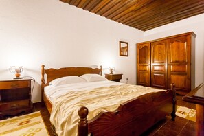 Double Room, Sea View | Hypo-allergenic bedding, down comforters, minibar, desk - Hotel Kulla e Balshajve (Ulcinj)