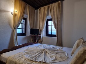 公寓, 1 间卧室, 海景 | 防过敏的被褥、羽绒被、迷你吧、办公桌