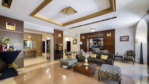 A spacious lobby with a bar area, seating arrangements, and a reception desk. - Hotel Aurum (Hajduszoboszlo)
