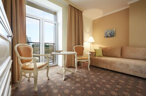 패밀리 스튜디오, 침실 1개 | 거실 공간 | 플라스마 TV