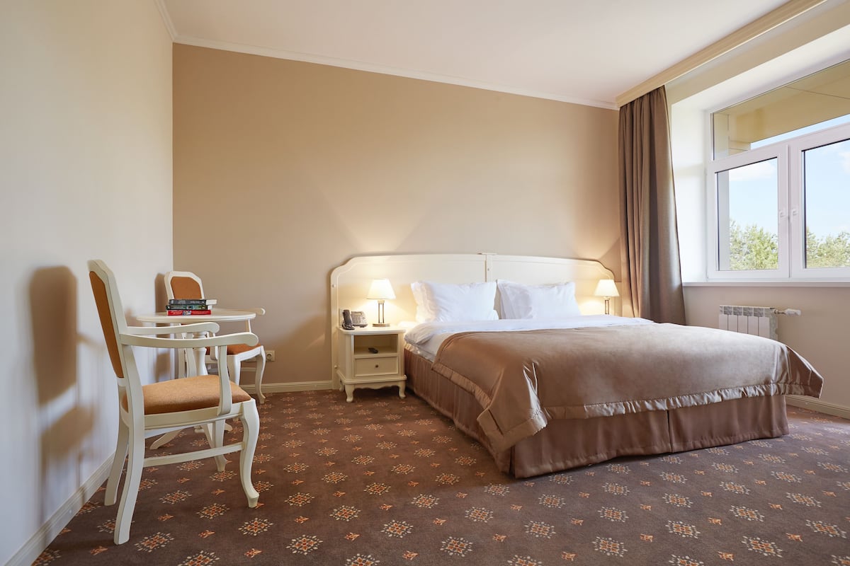 Family Studio, 2 Bedrooms | Premium bedding, minibar, in-room safe, desk