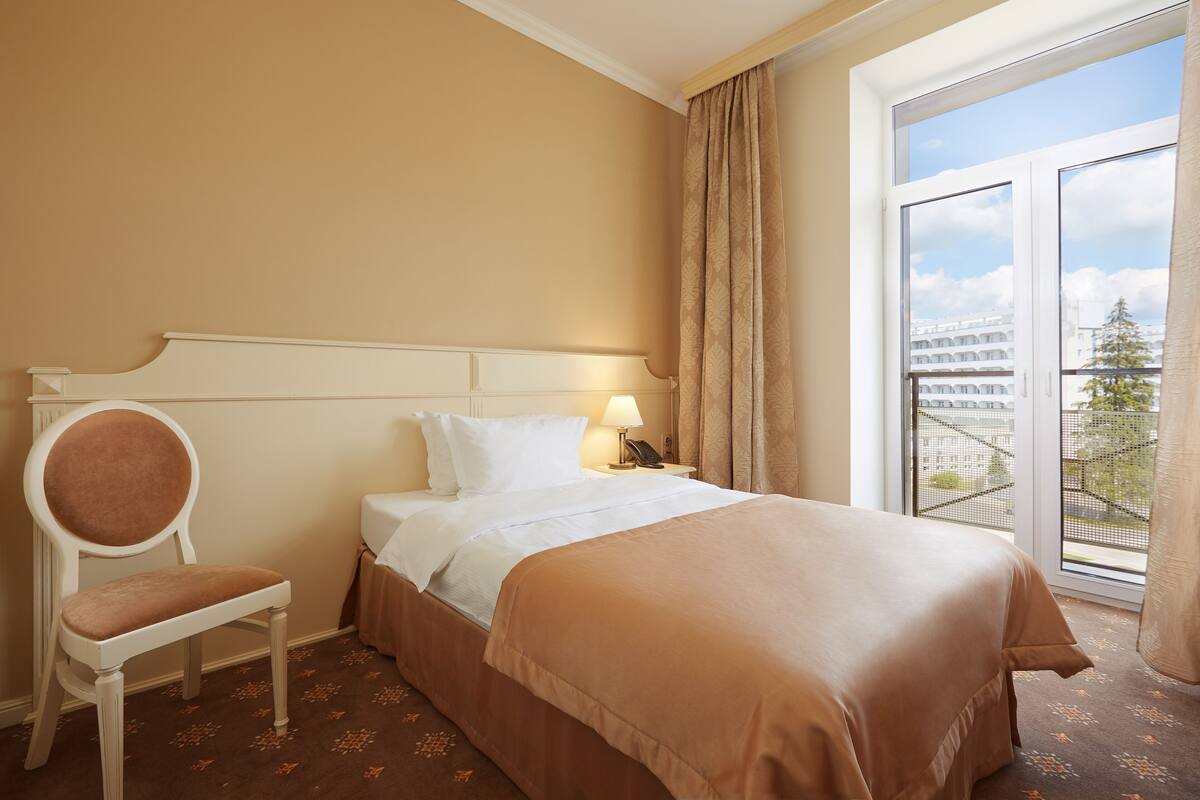 Standard Single Room | Premium bedding, minibar, in-room safe, desk