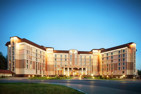 住宿正面 (夜晚)