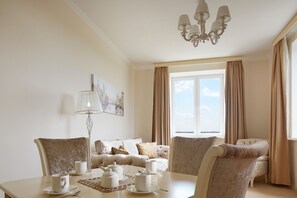 이그제큐티브 스위트, 간이주방 | 객실 내 식사 공간