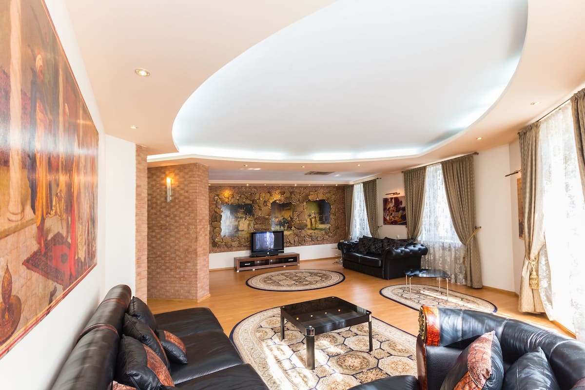 Premium Apartment, 2 Bedrooms (Nezavisimosti 13) | Living room