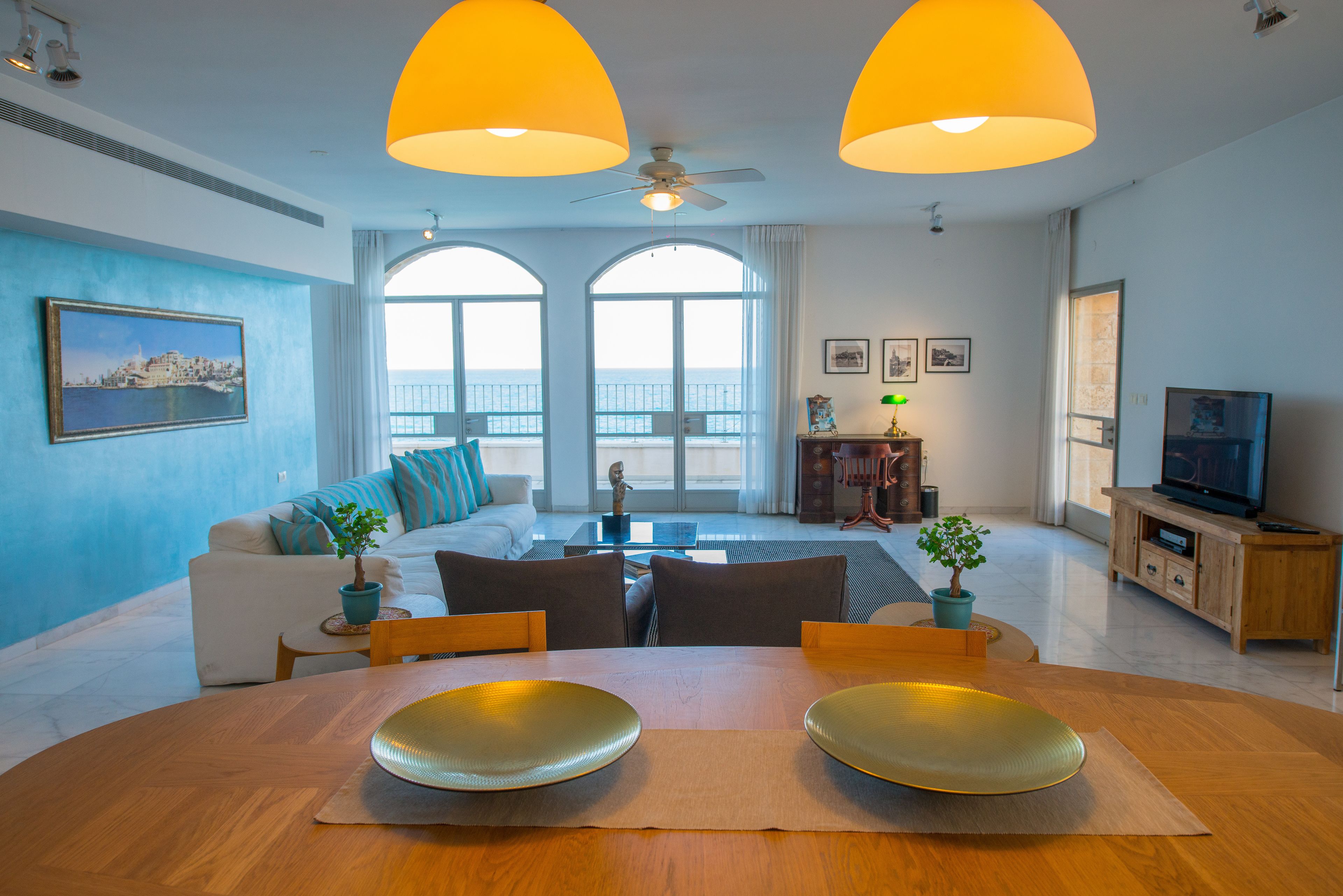 Apartament de luxe, 2 dormitoris, vistes a l'oceà, orientació mar | Sala d'estar | Televisor de pantalla plana i pel·lícules de pagament 