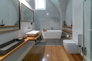 Free toiletries, hair dryer, bathrobes, slippers - Casa Nova - Boutique Hotel (Tel Aviv)