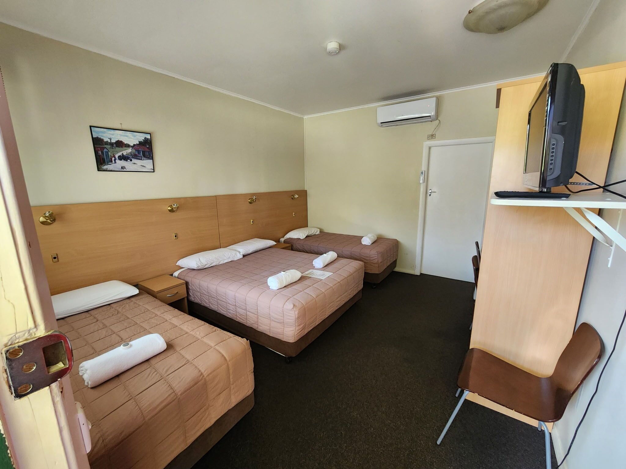 Family Room | Desk, laptop workspace, iron/ironing board, free WiFi