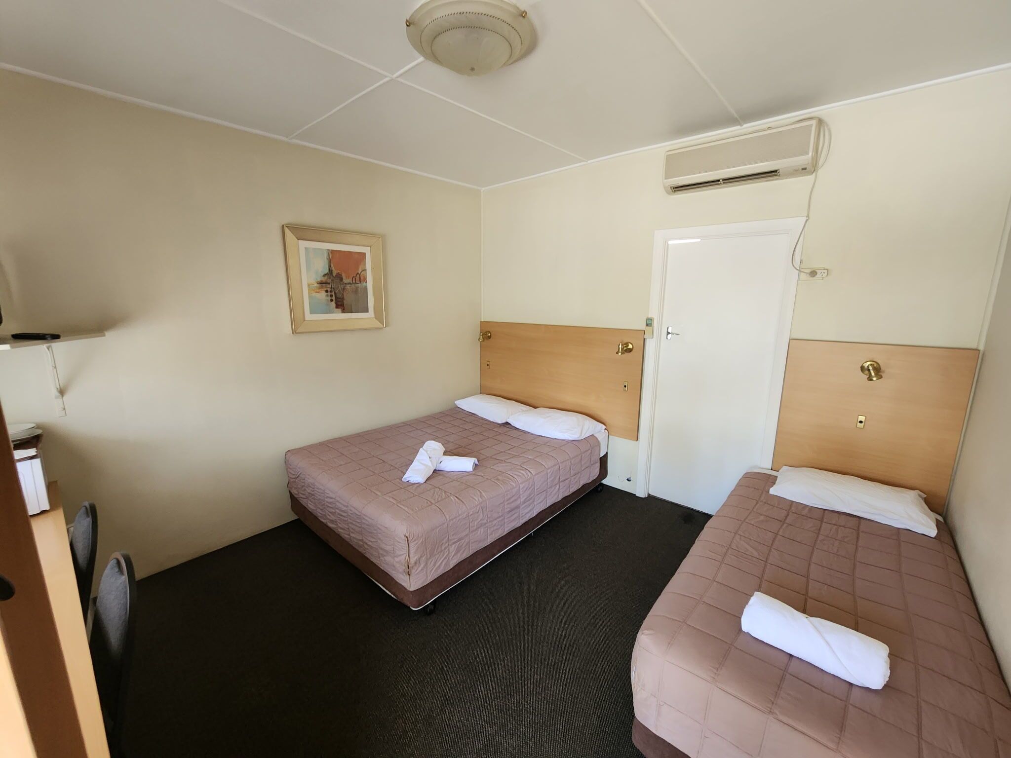 Standard Twin Room | Desk, laptop workspace, iron/ironing board, free WiFi